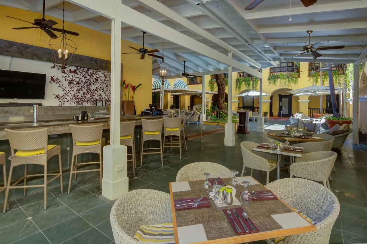 Hotel El Convento San Juan 4*,